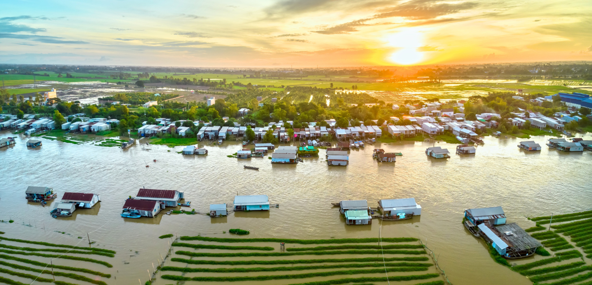 Puis embarquez à bord d'un bateau à Chau Doc, pour rejoindre le Cambodge
