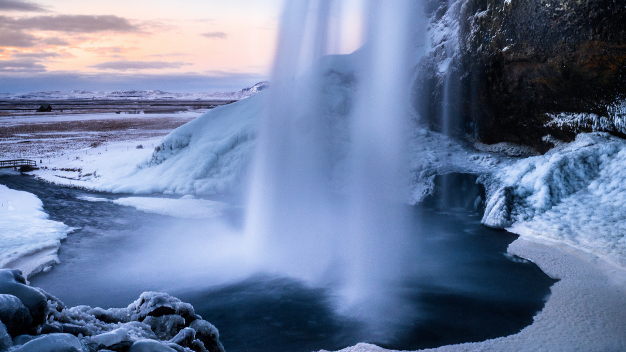 Arrêt à la cascade de Seljalandfoss