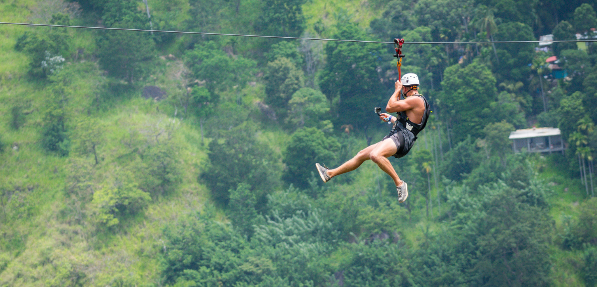 Une petite dose de sensations en tyrolienne !