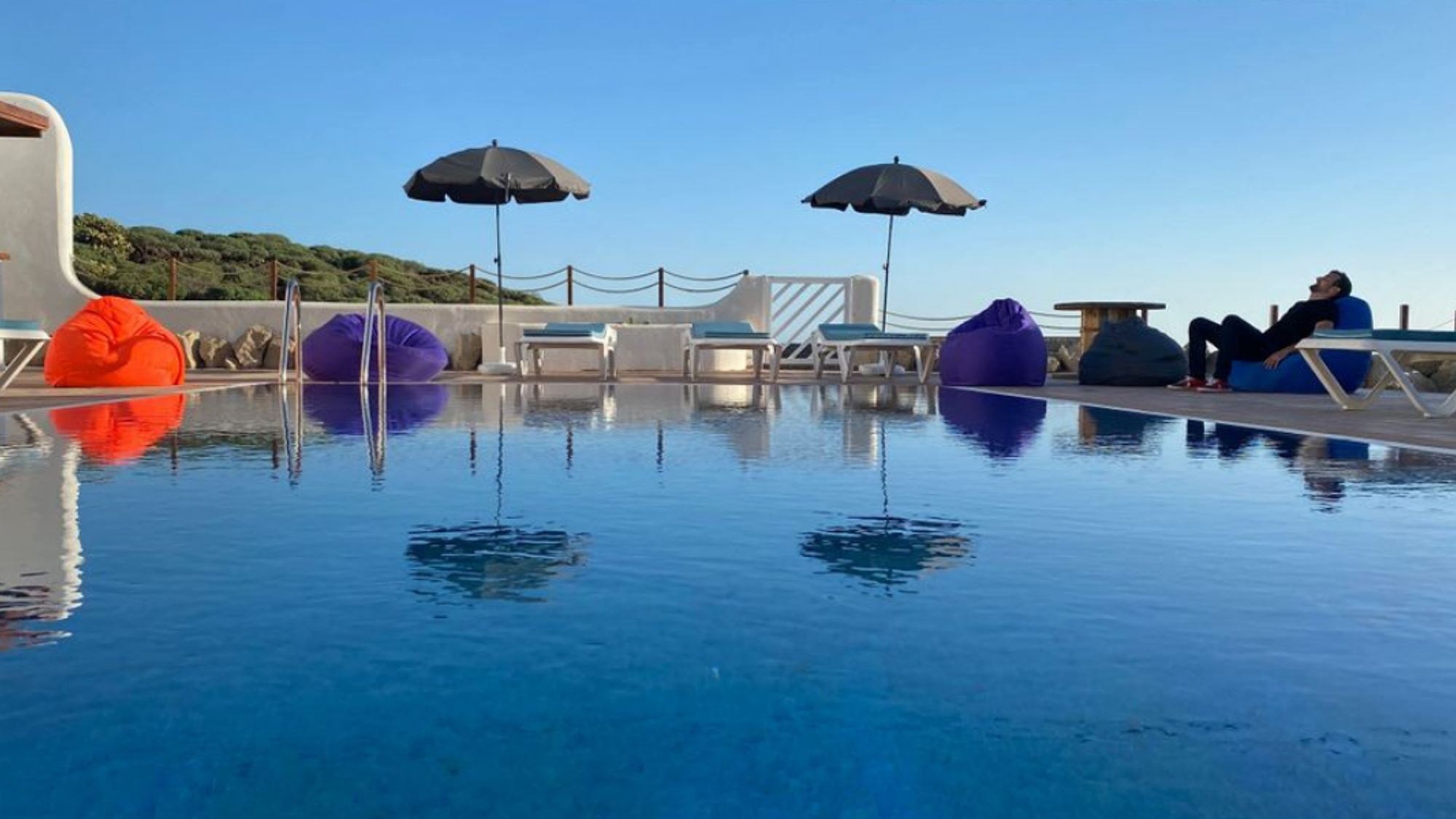 Et chillez au bord de la piscine de votre Basecamp !