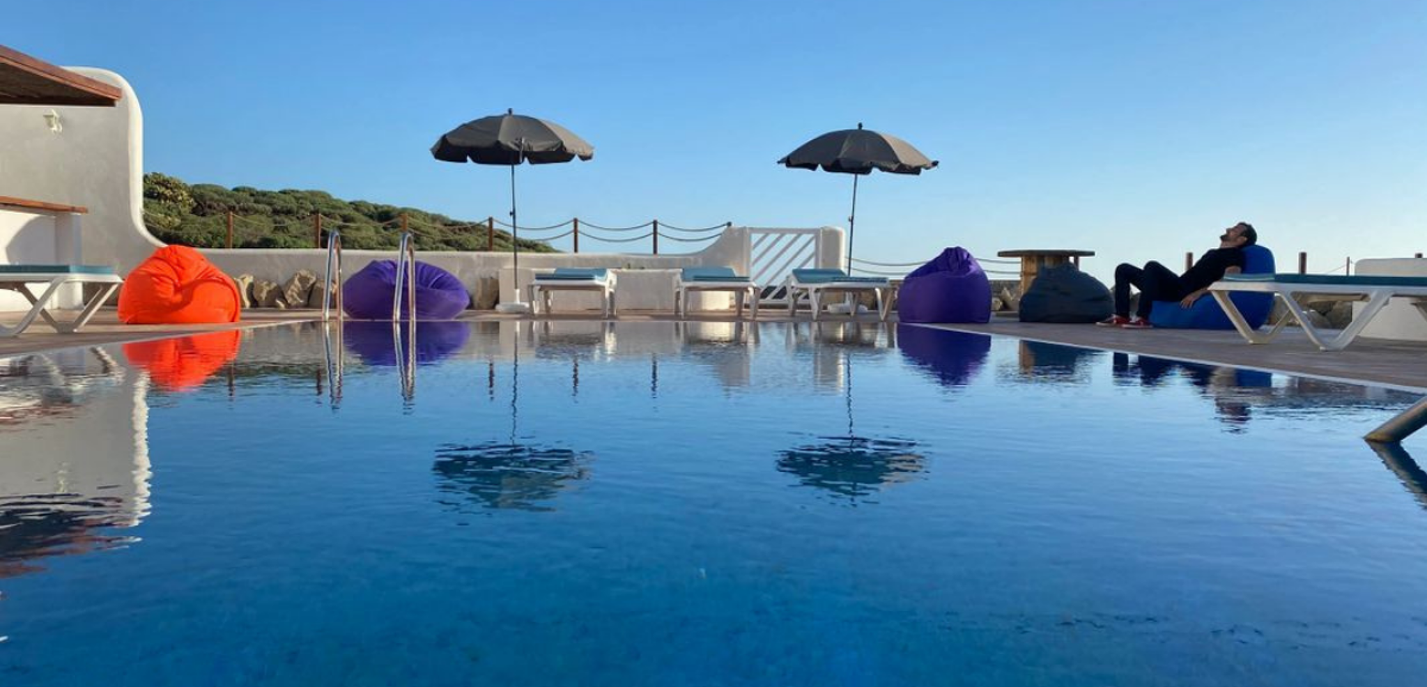 Et chillez au bord de la piscine de votre Basecamp !