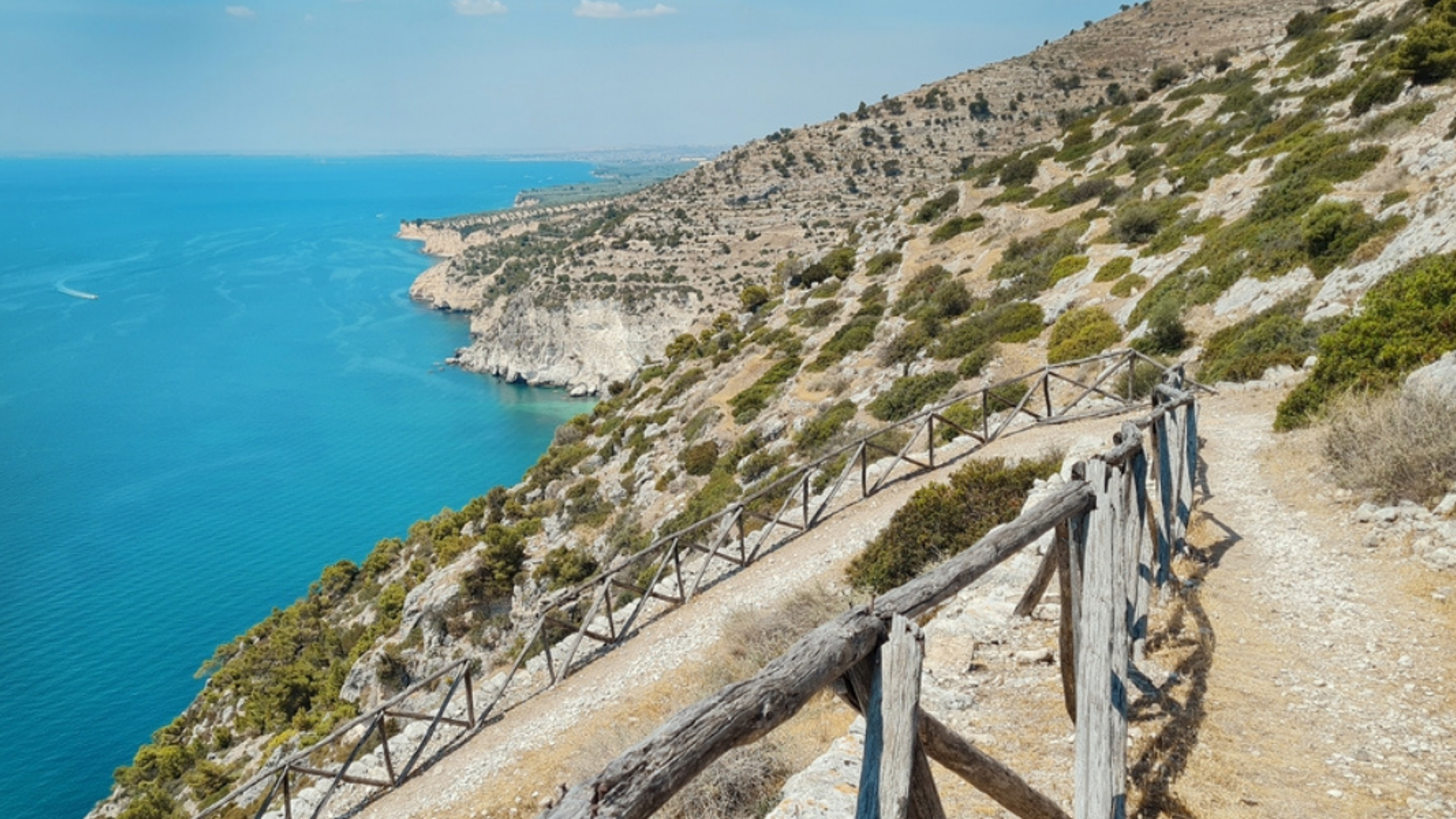 Sentier sur le promontoire du Gargano