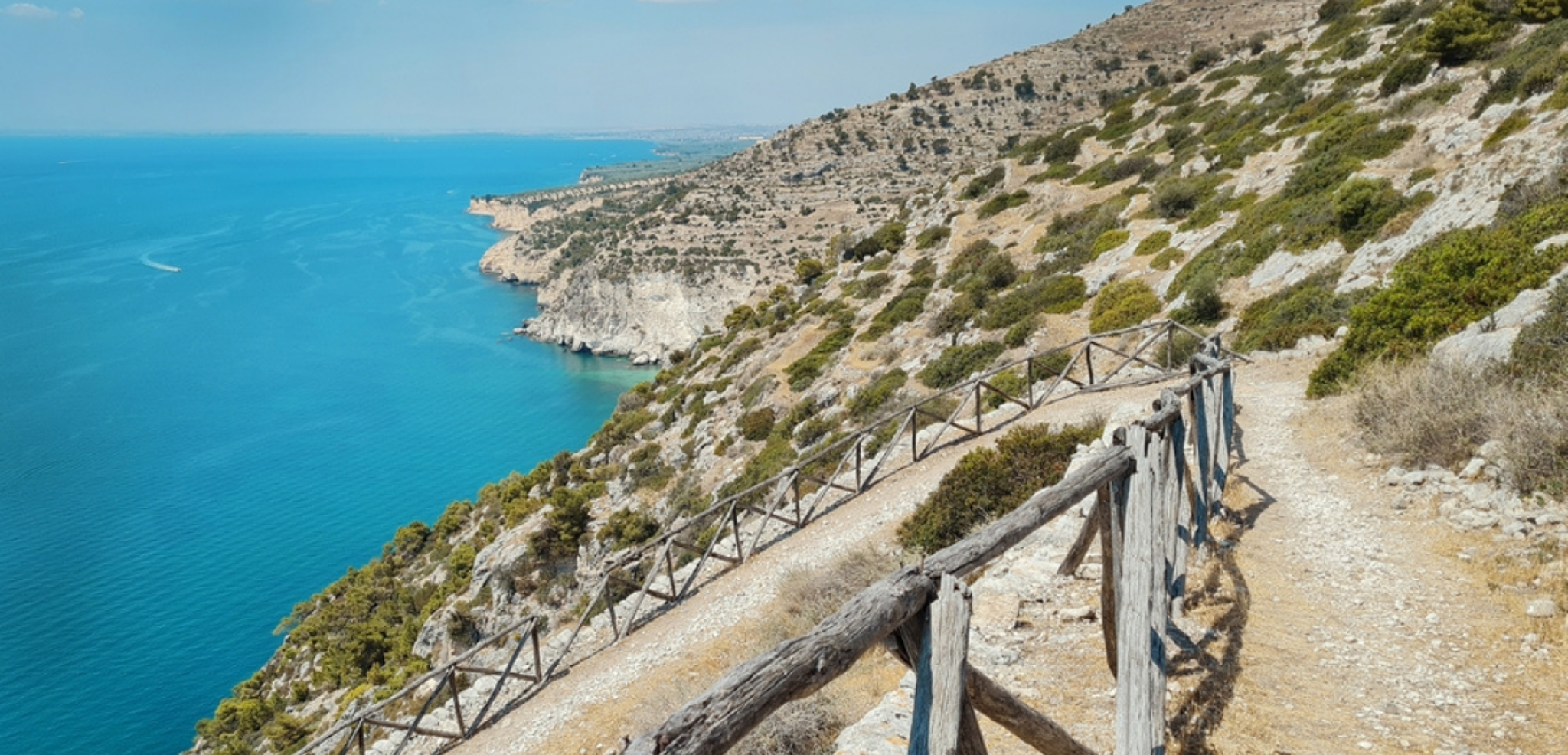 Sentier sur le promontoire du Gargano
