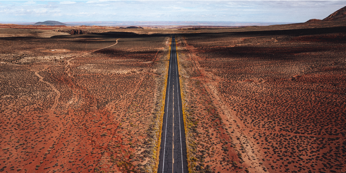 Les longues routes droites typiques des grands espaces américains 