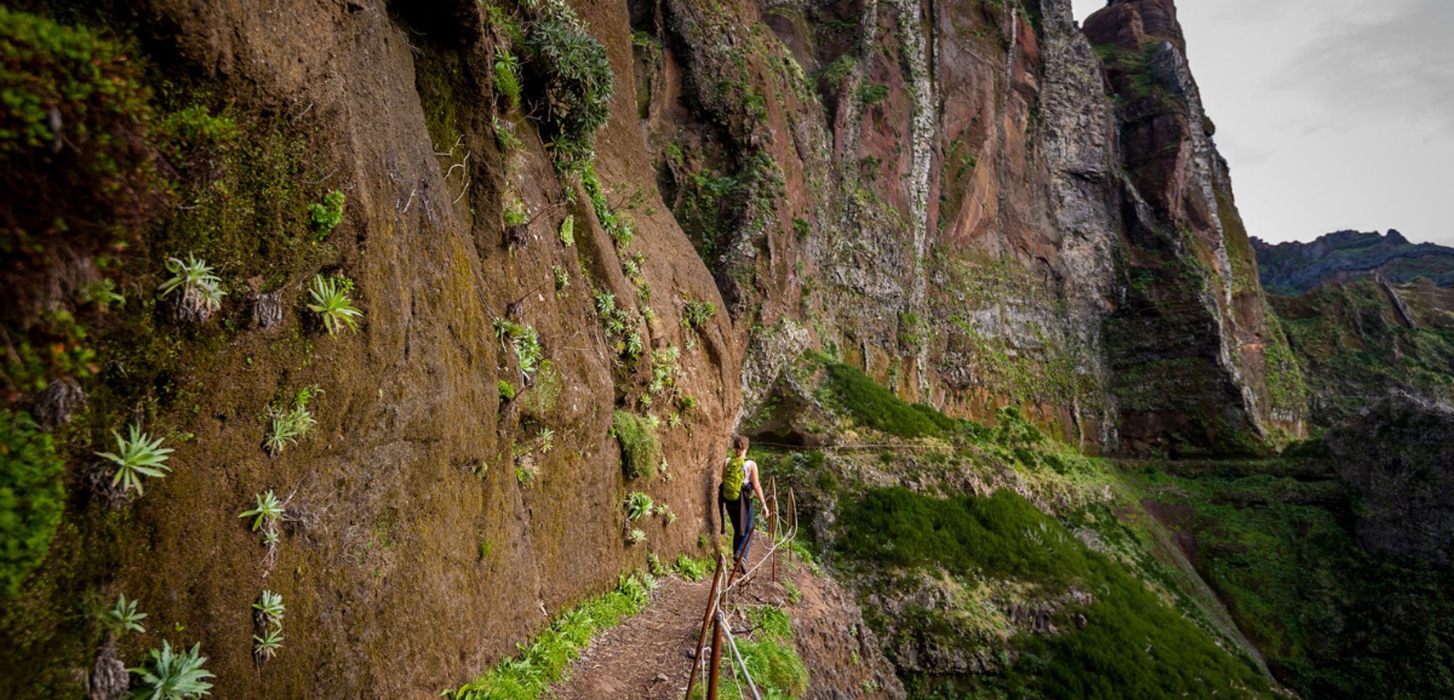 Randonnez le long des falaises à pic