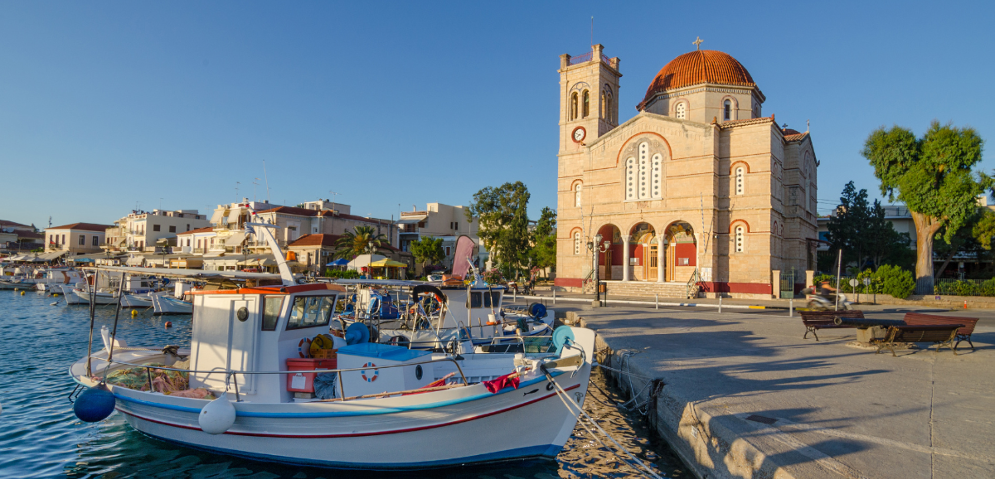 Le petit port typique d'Égine - jour 2