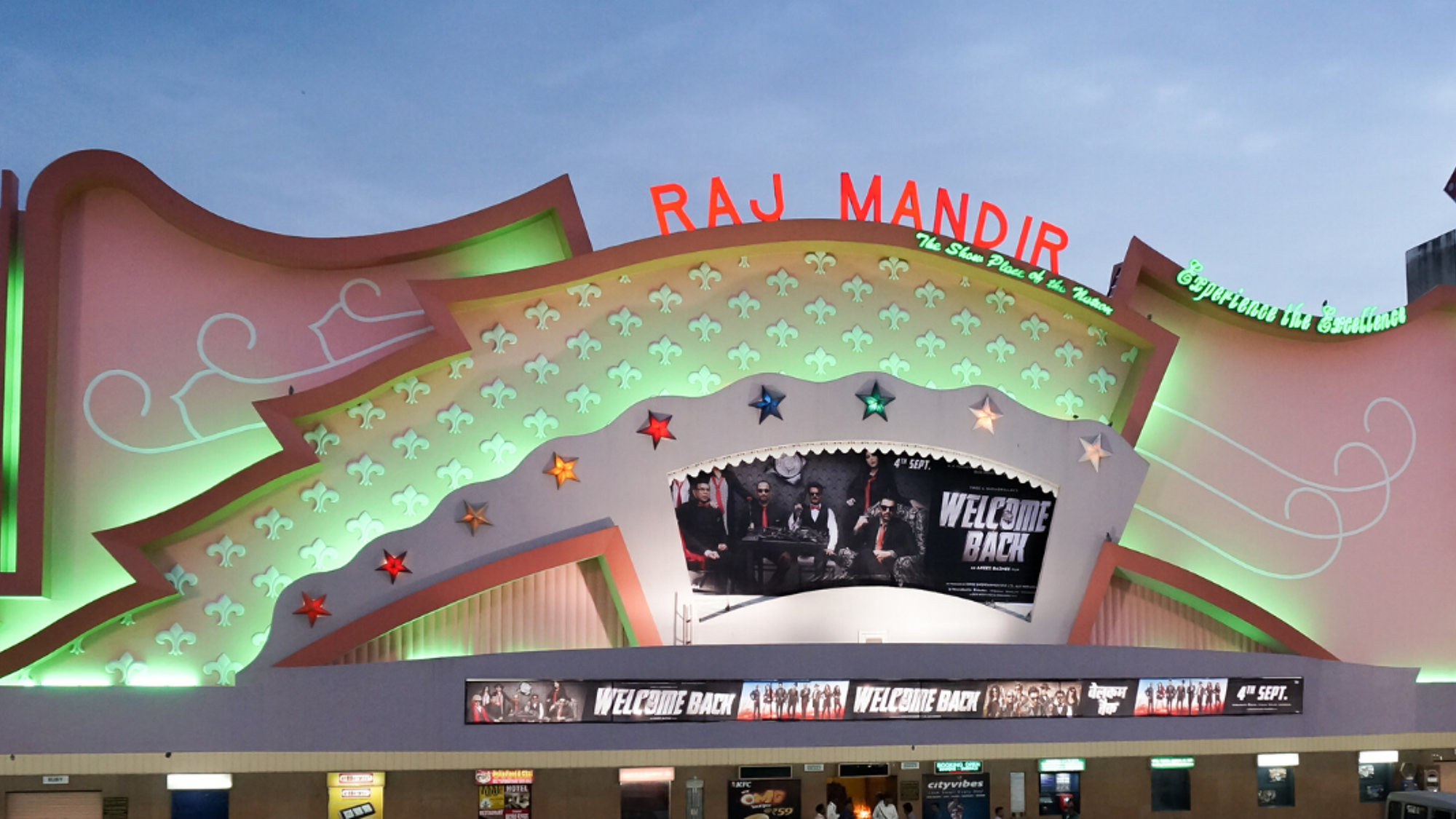 Prêts pour une séance Bollywood soooooo kitch ?