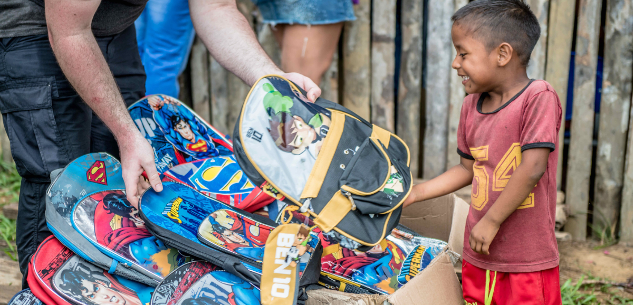 Si vous le désirez, vous pourrez apporter des cadeaux pour les enfants que vous croiserez