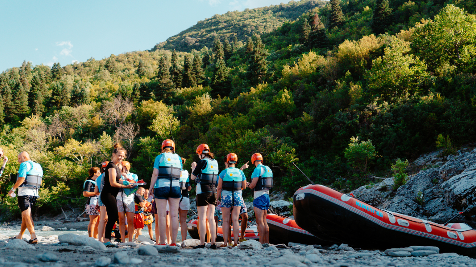 C'est parti pour une descente en rafting sur la Vjosa !
