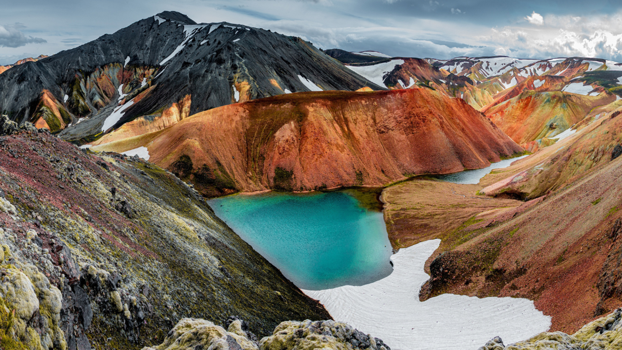 Entre montagnes colorées...