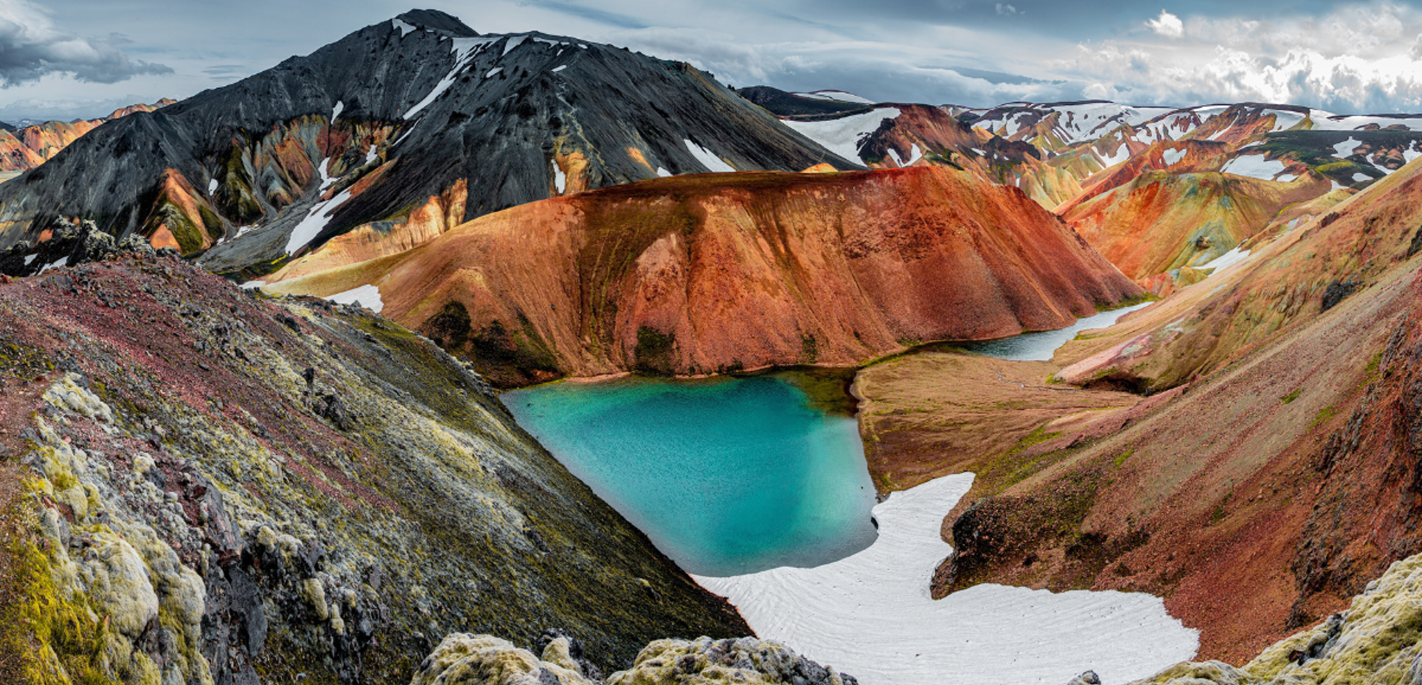 Entre montagnes colorées...