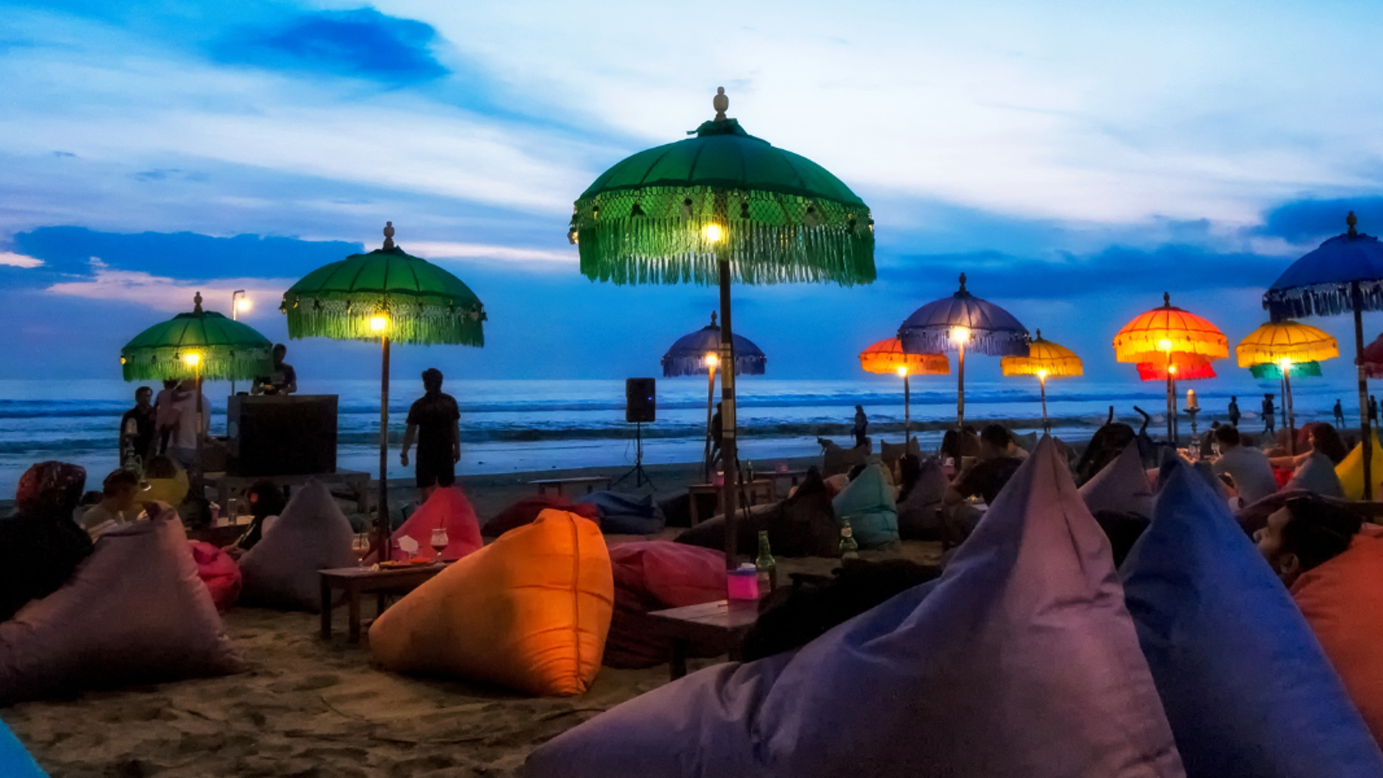 De retour à Bali, profitez d'un dernier cocktail sur la plage