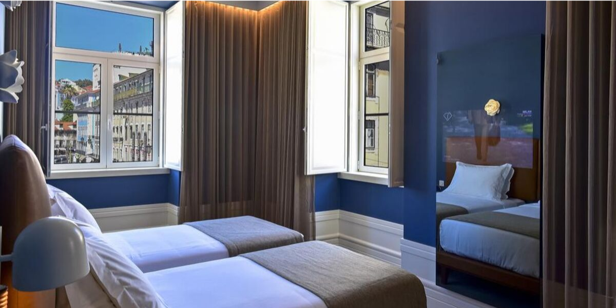 Posez vos valises pour un week-end entre potes à l'hôtel My Story Figueira (selon date, photo non contractuelle)