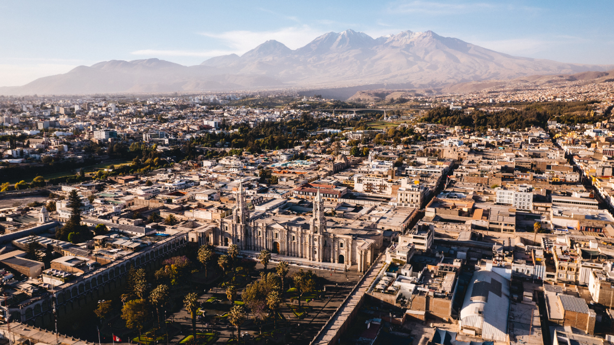 Les Volcans qui entourent Arequipa