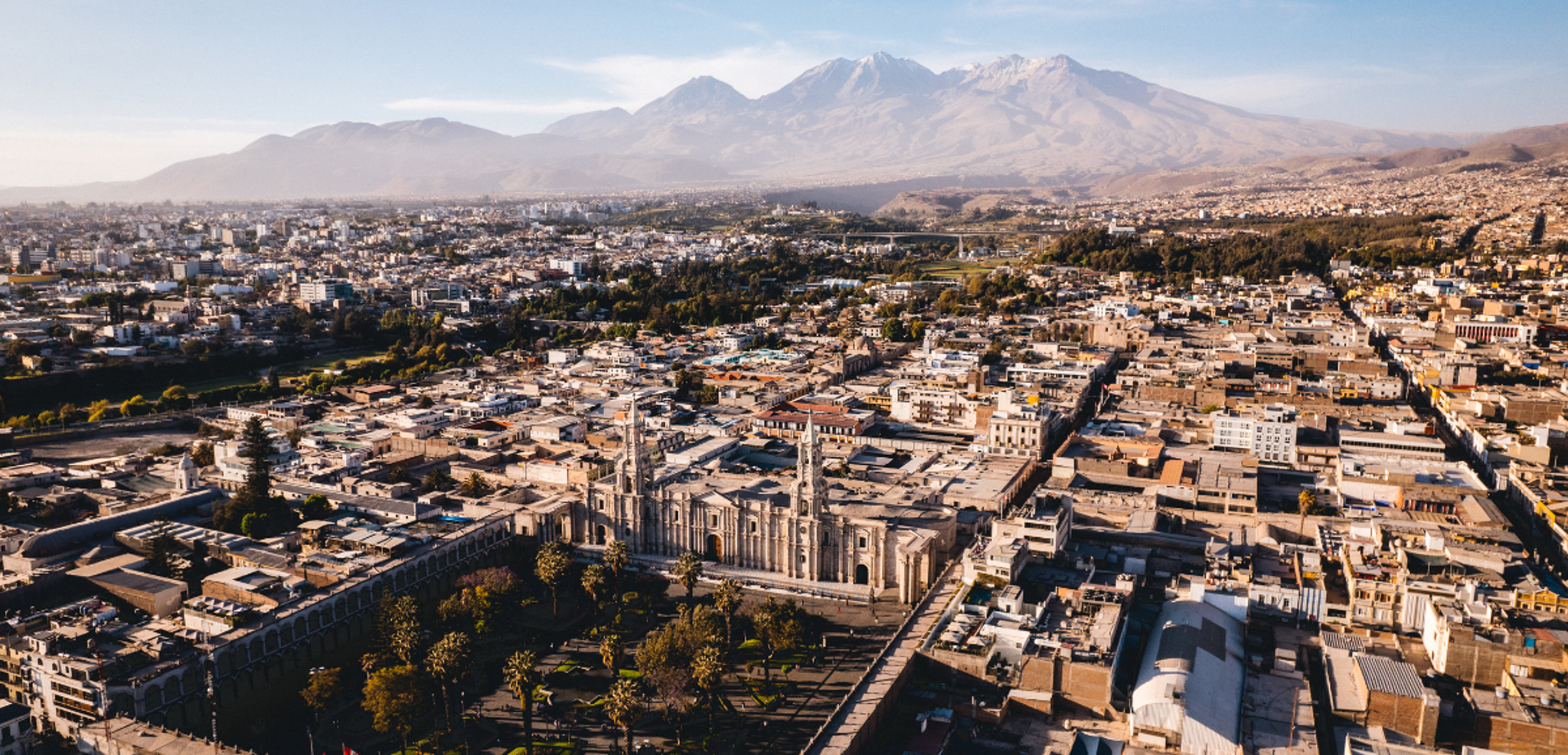 Les Volcans qui entourent Arequipa
