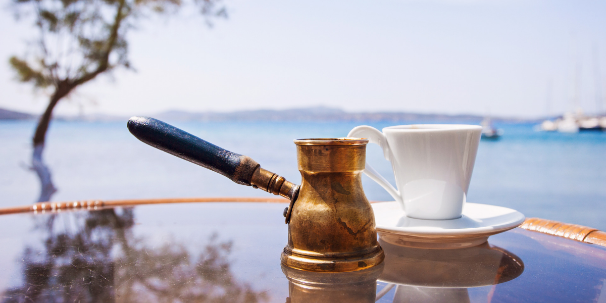 Un petit café dans un traditionnel kafeneio et ça repart !!! 
