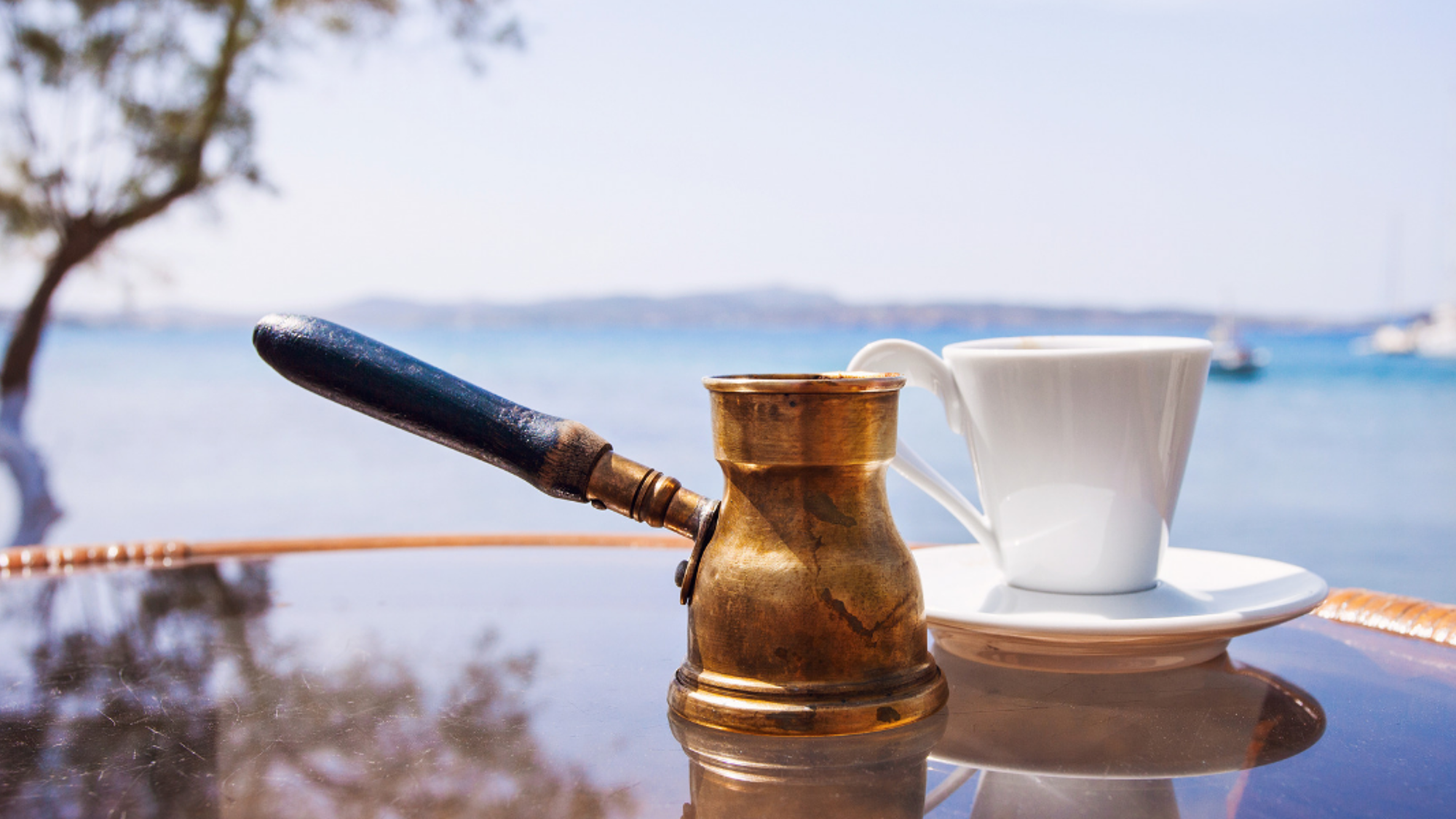 Un petit café dans un traditionnel kafeneio et ça repart !!!