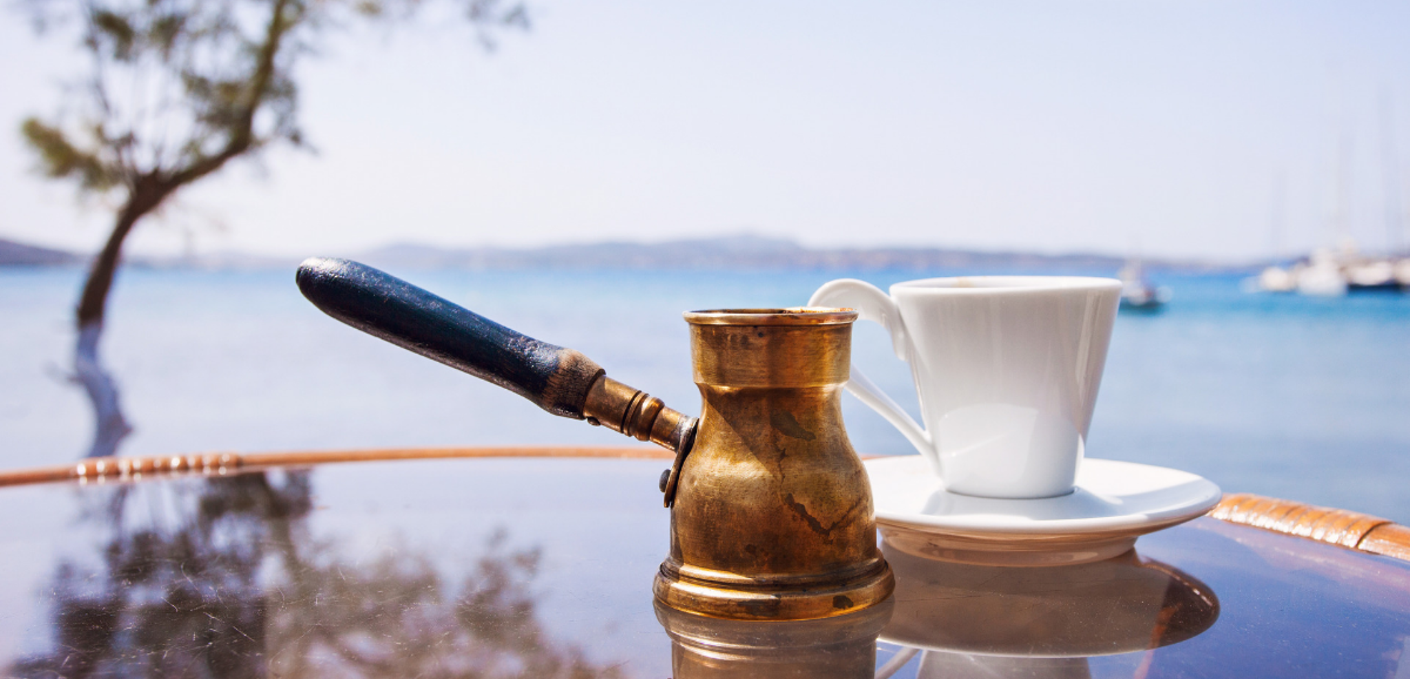 Un petit café dans un traditionnel kafeneio et ça repart !!!