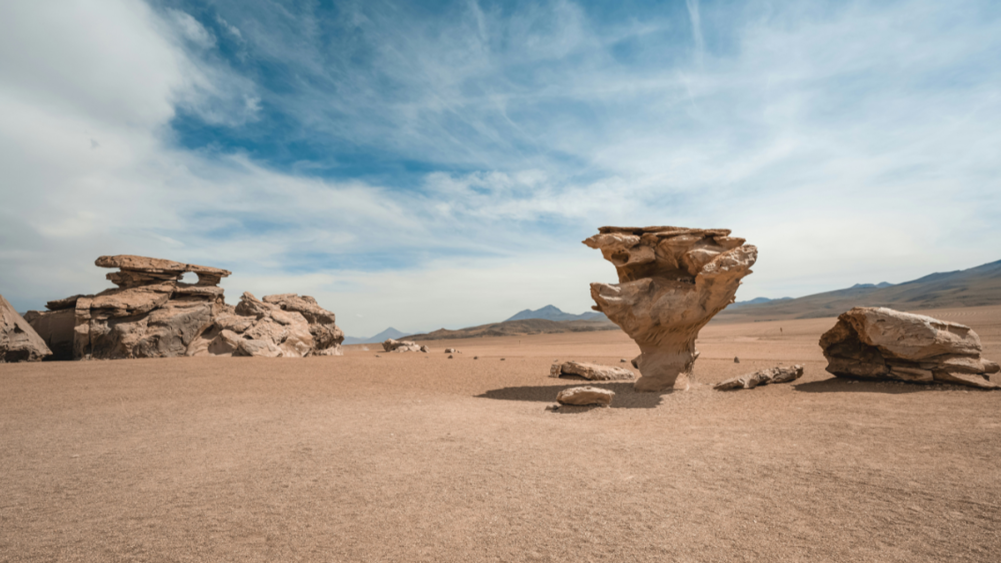 Un stop devant l'Arbol de Piedra dans le désert de Siloli - jour 8 (Bolivie)