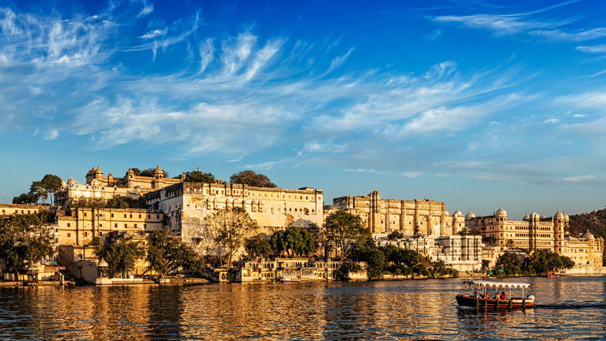 Udaipur et le lac Pichola au coucher du soleil