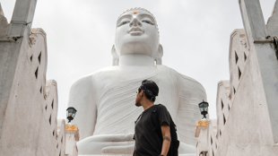 Kandy, Sri Lanka Alex Azabache / Unsplash