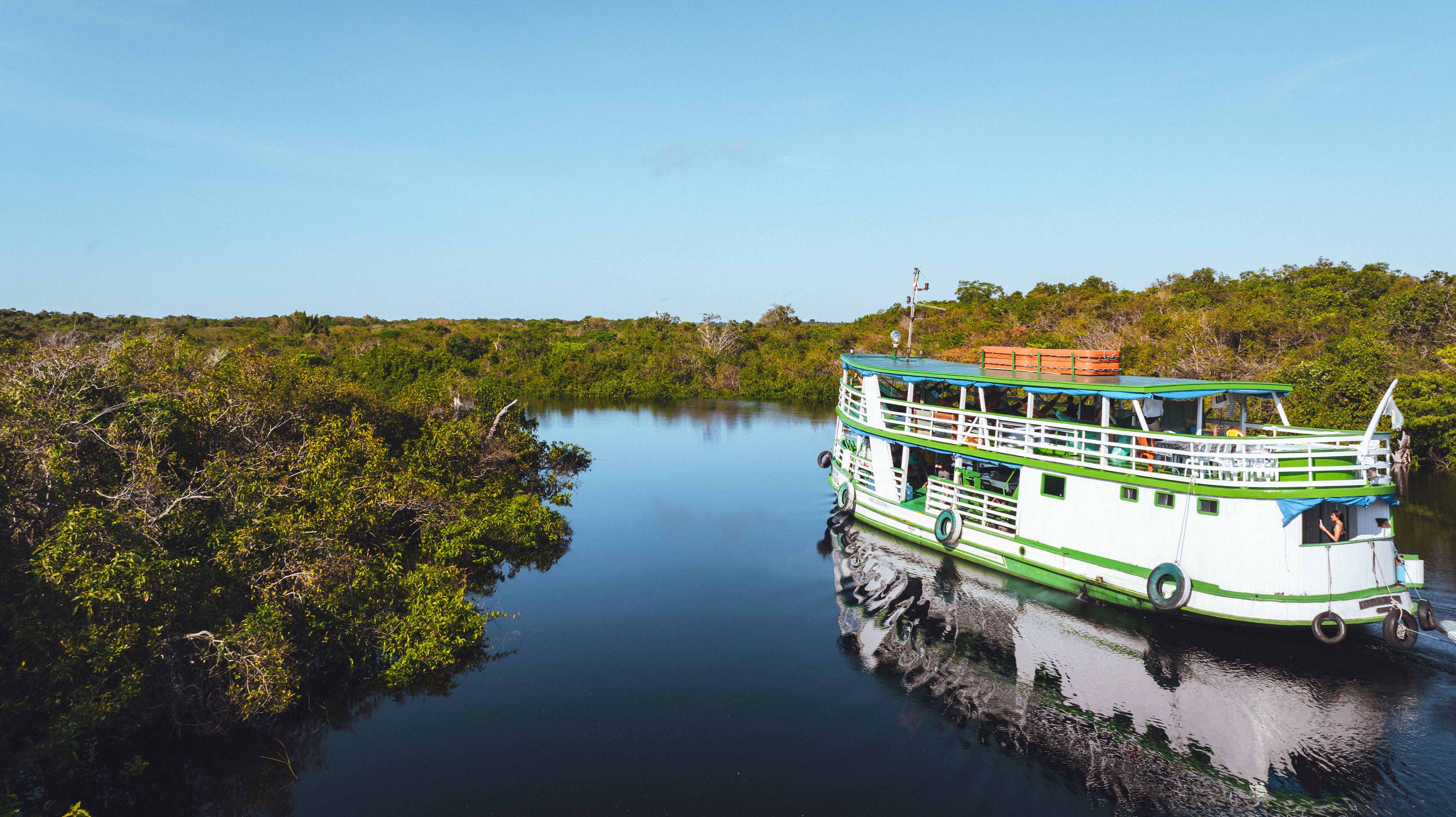 Le tout à bord d'un bateau local !