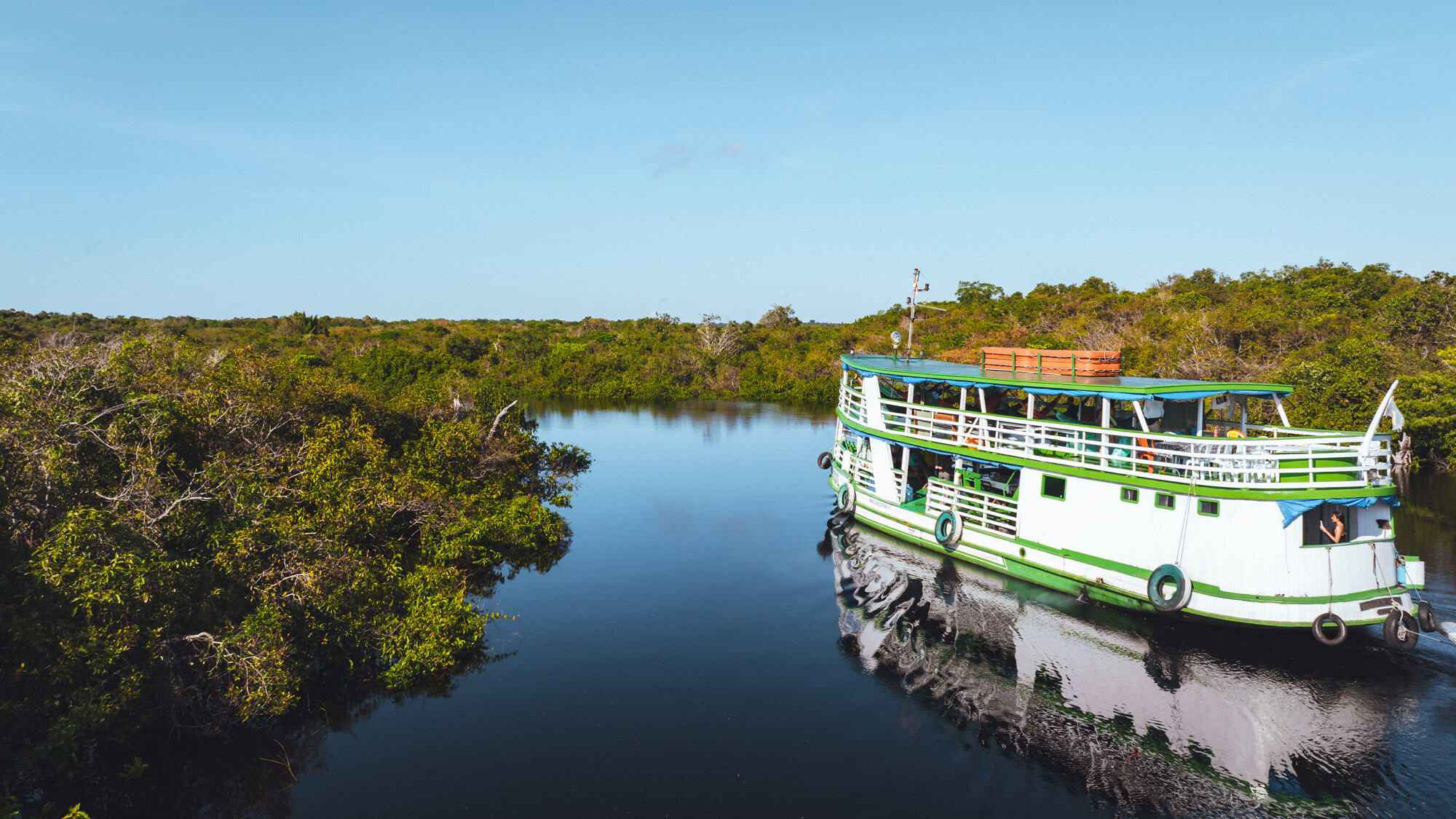 Le tout à bord d'un bateau local !