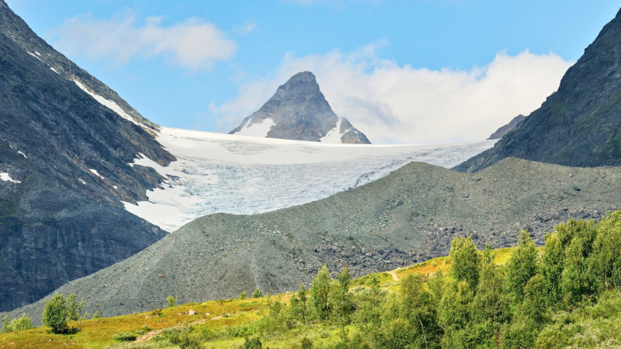 Puis vous atteignez les massifs des Alpes de Lyngen, territoire des fjords et glaciers