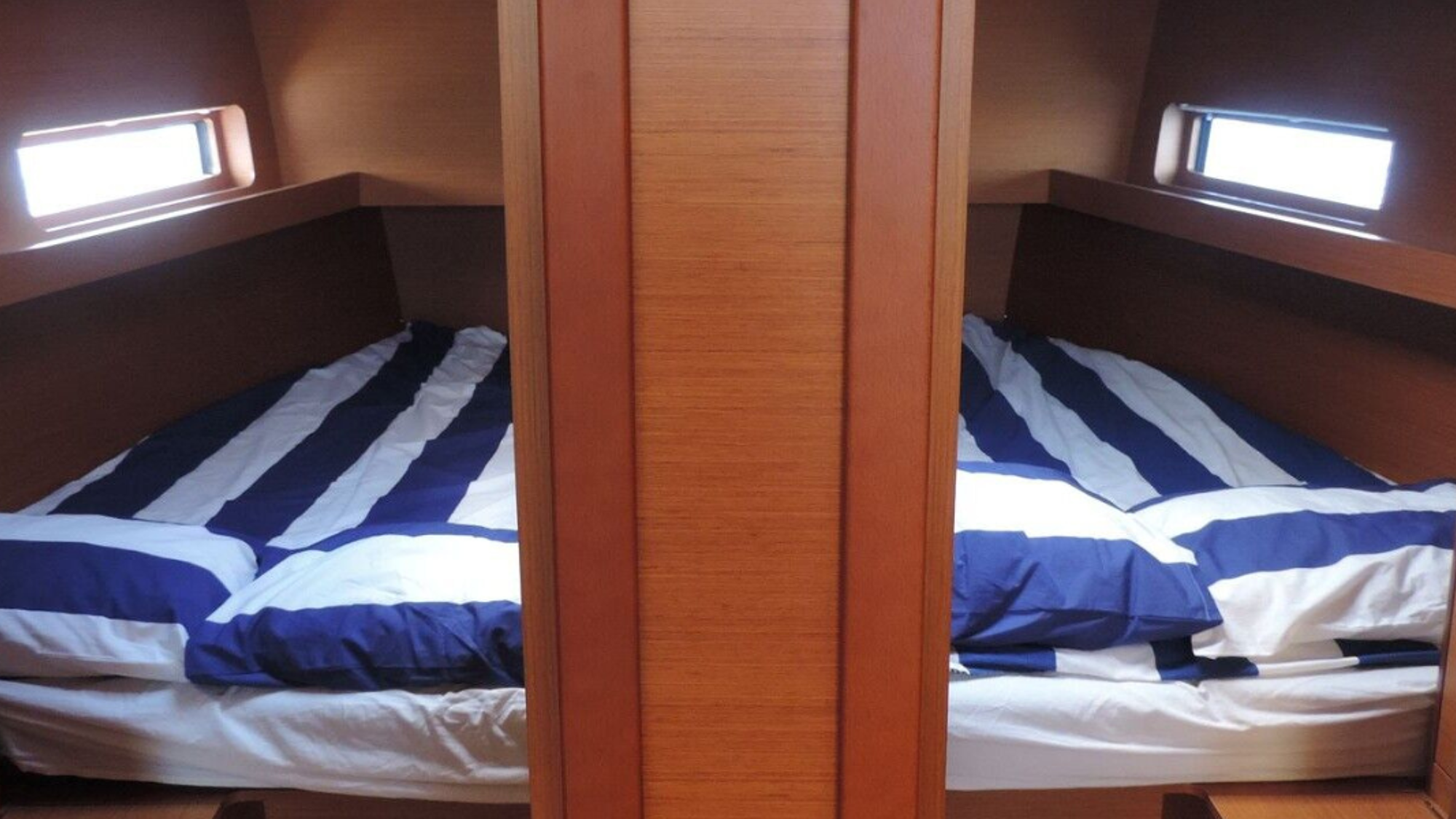 Des cabines compactes au confort simple : ton voilier Sun Loft 47 (ou similaire) - jours 1 à 8