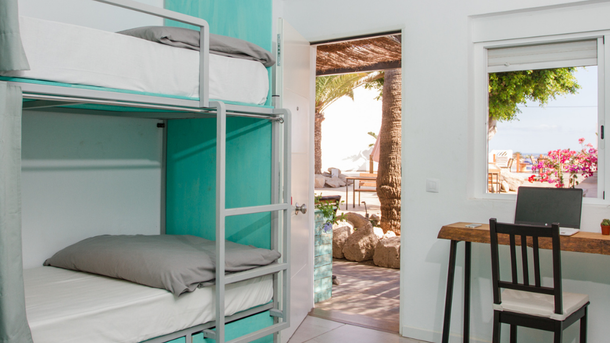 Aux dortoirs simples donnant sur la nature