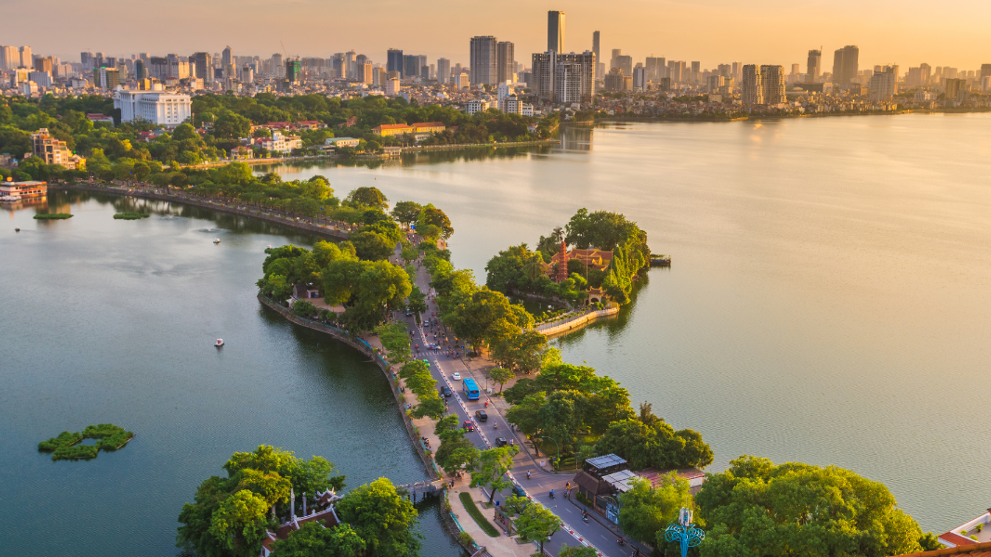 Votre aventure débute à Hanoi, capitale du pays