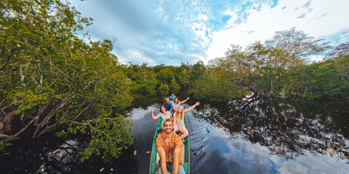 En canoë sur l'Amazone