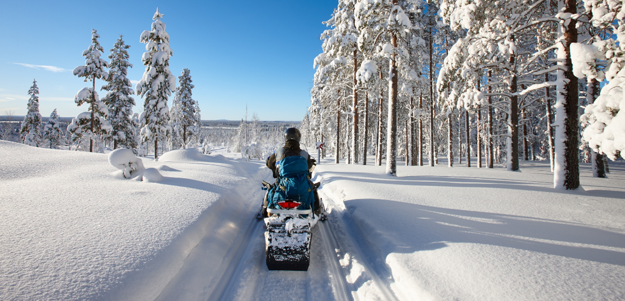 Sautez au guidon de vos motoneiges pour explorer ce paradis blanc
