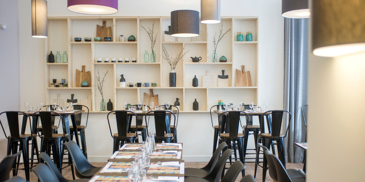 Retrouvez-vous au restaurant de l'hôtel pour partager un bon repas