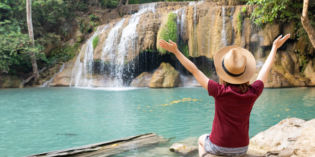 Explorez le Parc national d’Erawan et ses eaux transparentes 
