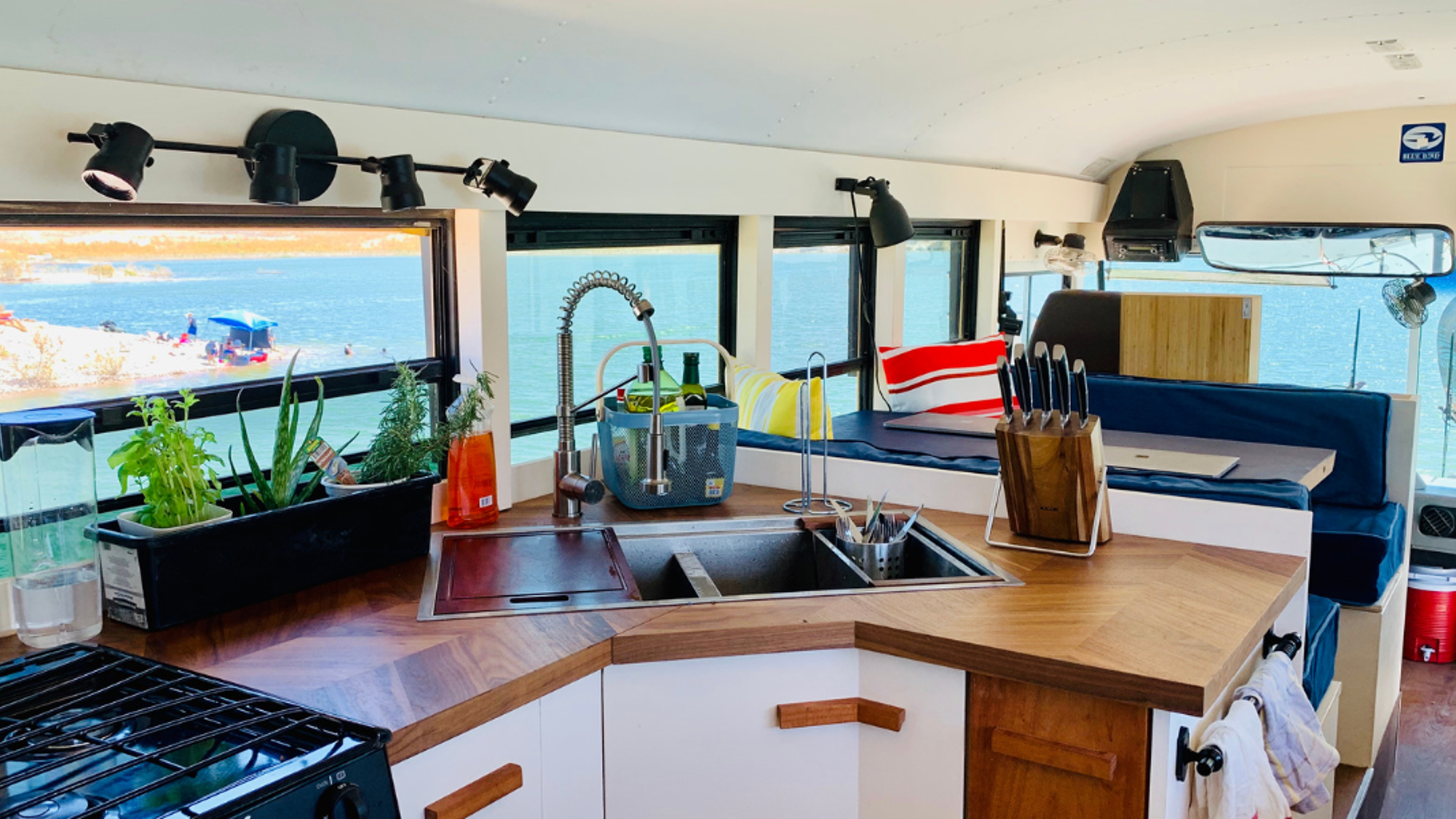 Une cuisine équipée pour cuisiner de bons petits plats