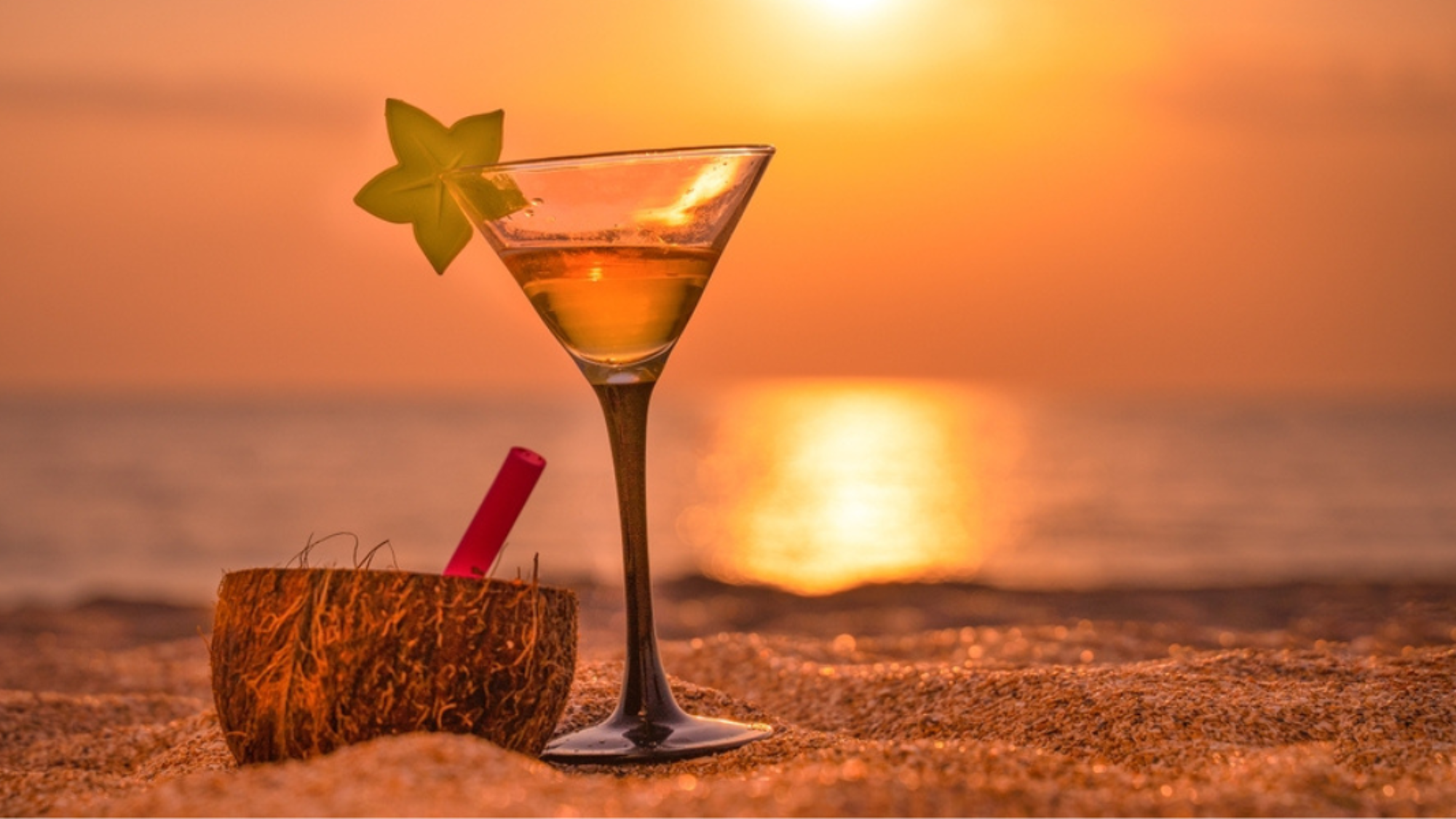 Dégustez un cocktail au coucher de soleil