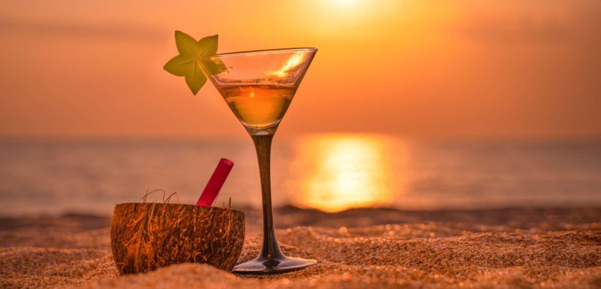 Dégustez un cocktail au coucher de soleil