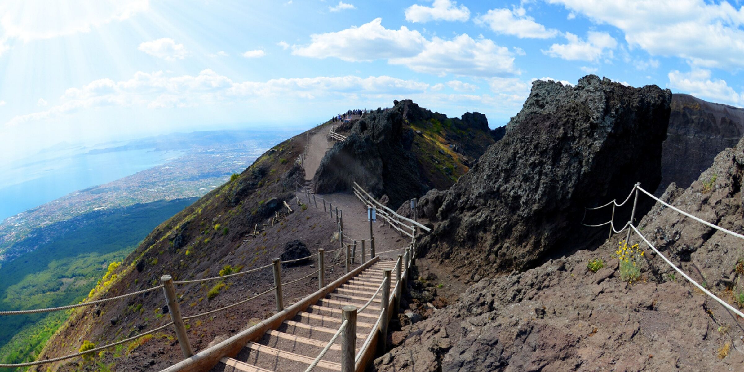 Et admirez la vue du haut du cratère