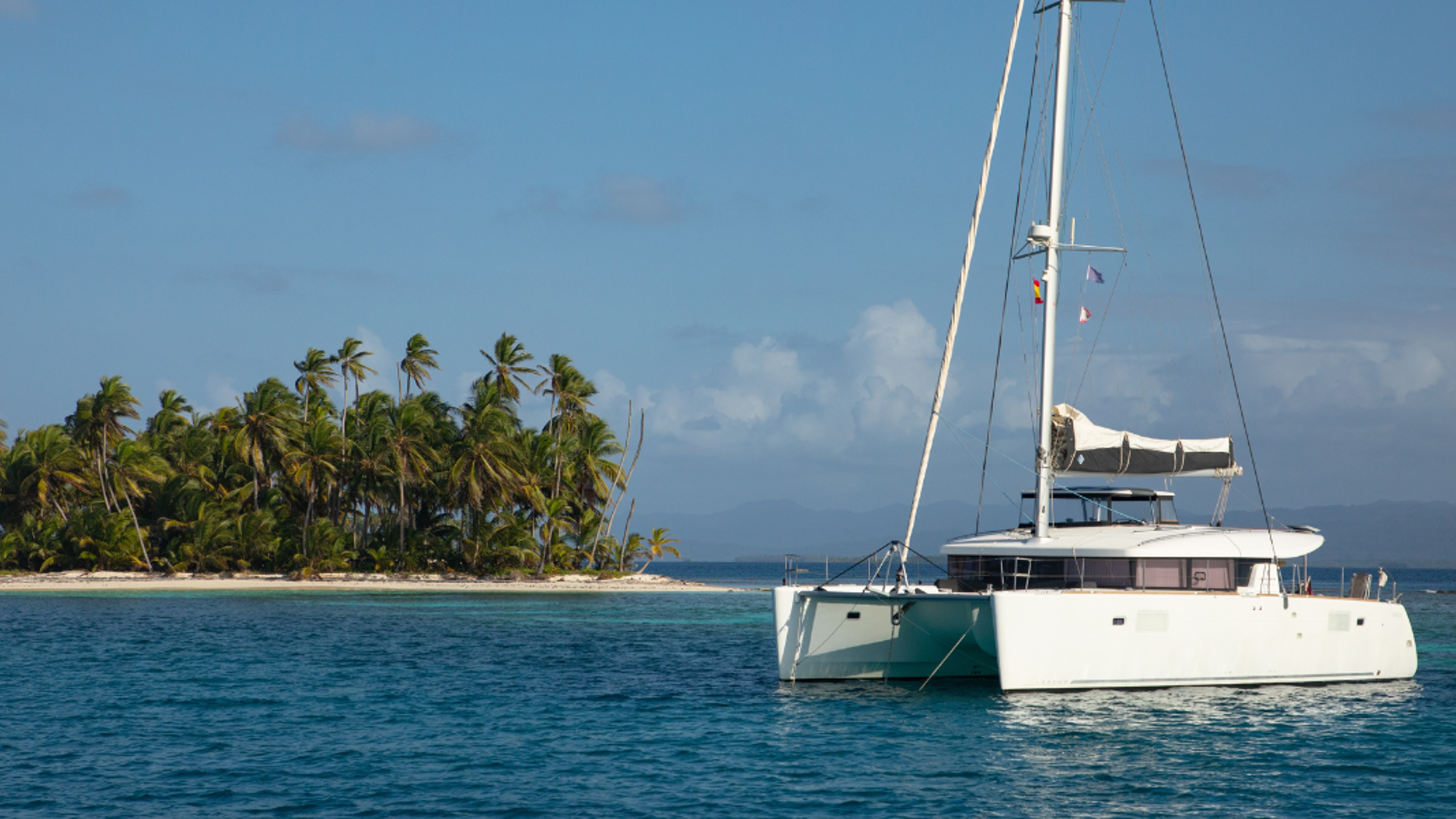 Ton refuge sur l'eau : un catamaran équipé de 4 cabines à partager (ou similaire) - jours 2 à 7