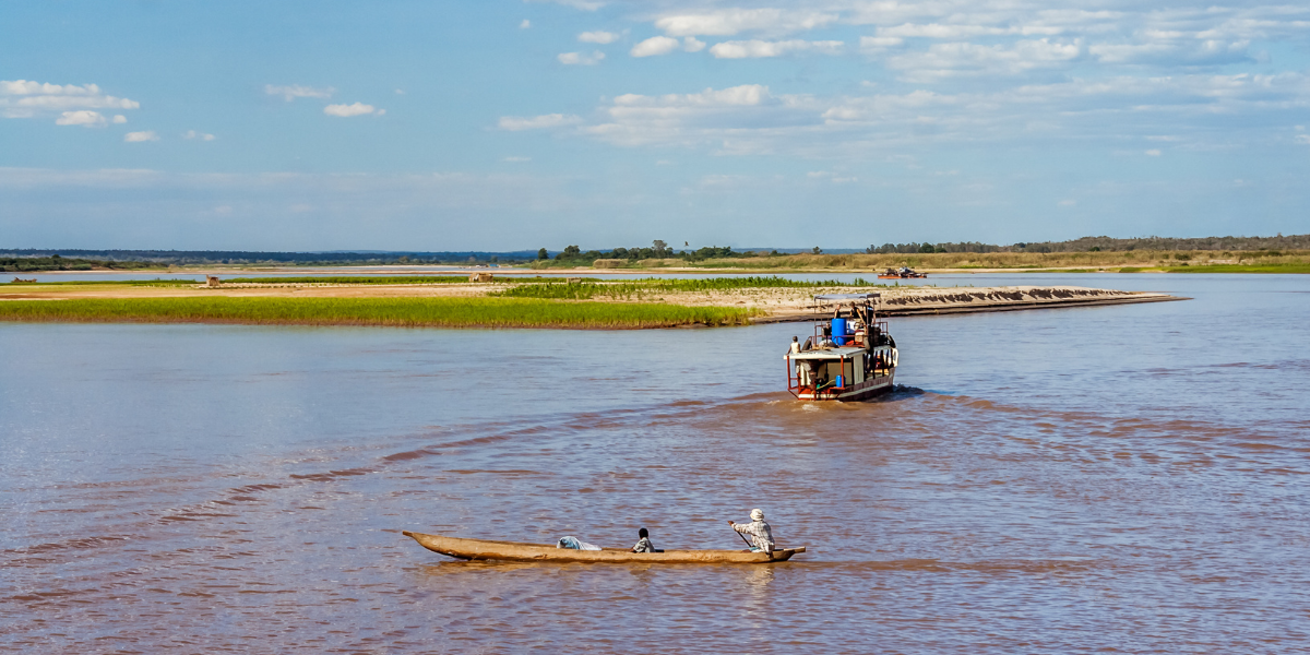   Fleuve Tsiribihina, Madagascar 