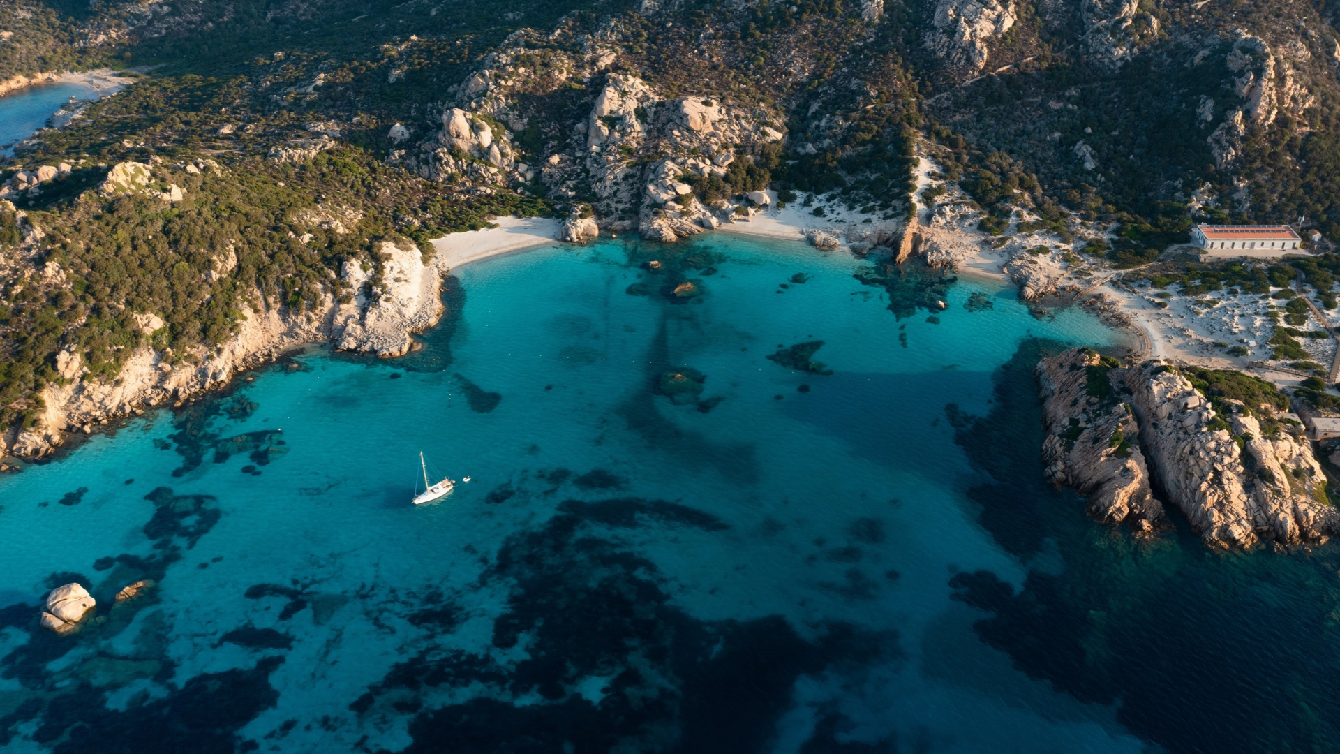 Voilier, Sardaigne et Corse ©Shutterstock.com 