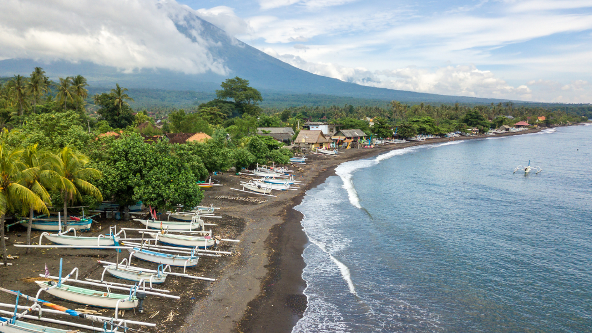 Puis rejoignez la côte sauvage d'Amed...