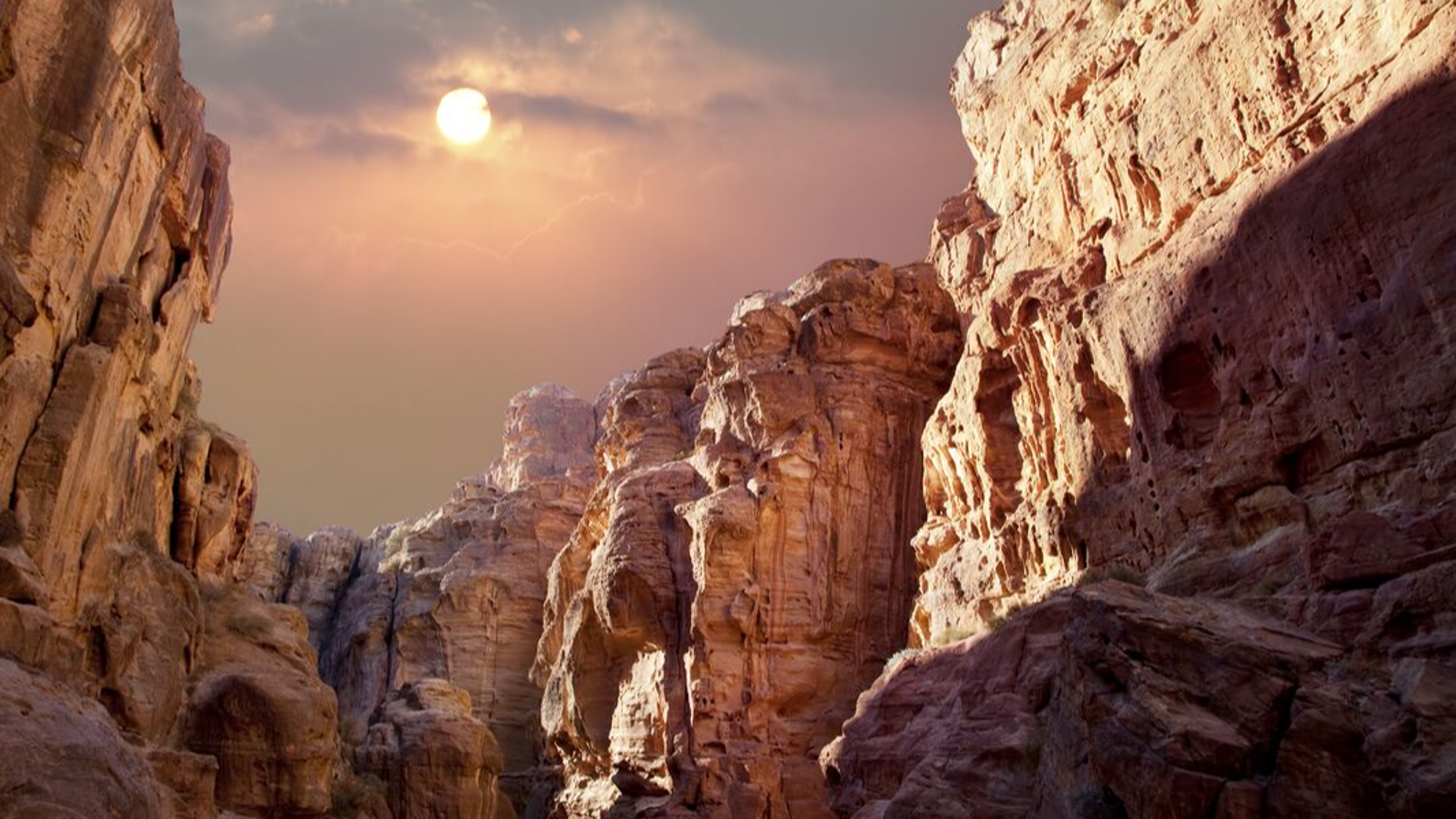 Véritable labyrinthe de roche monolithique