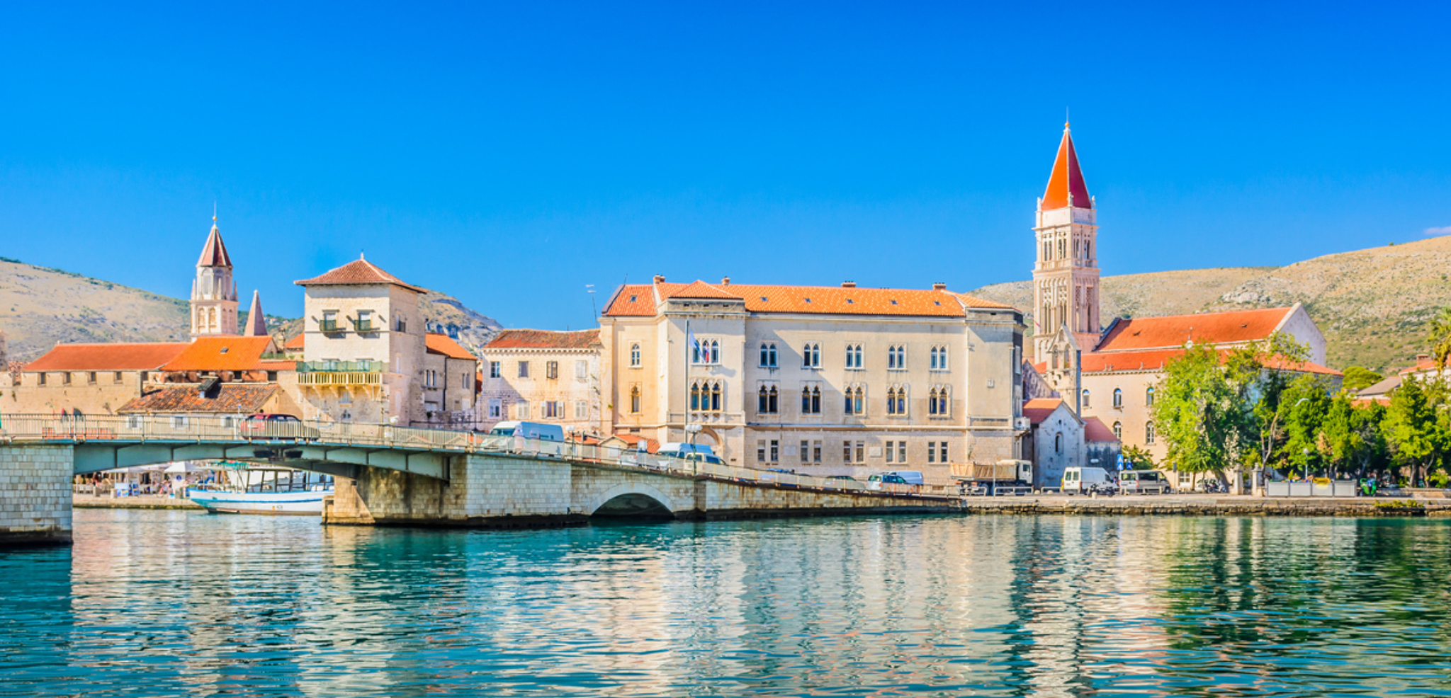 Vue sur le front de mer de Trogir