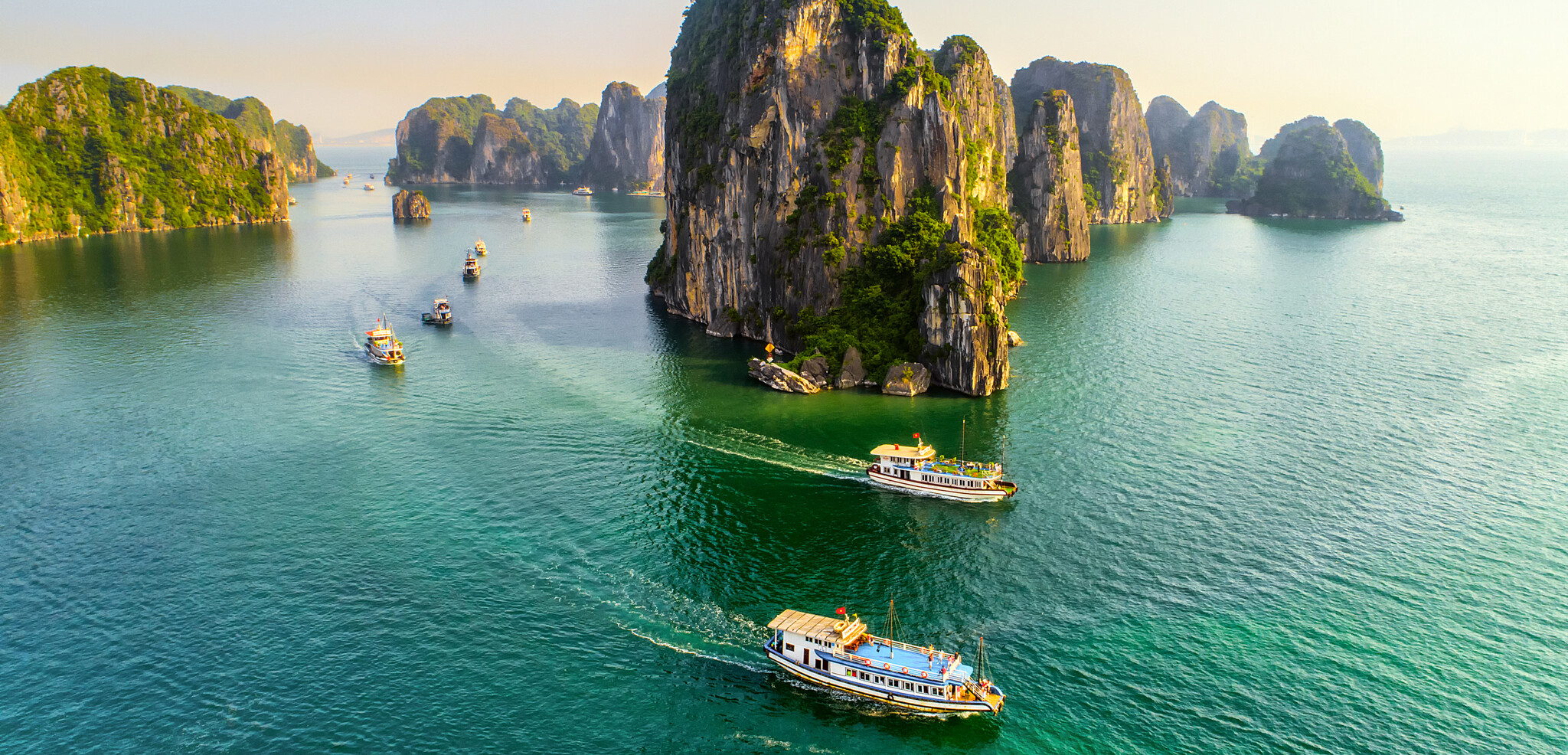 Puis cap sur la baie d'Halong et ses paysages enchanteurs