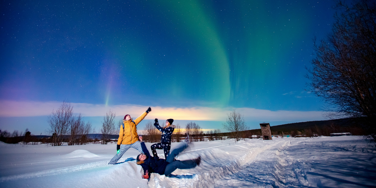 Les aurores boréales qui dansent dans le ciel (phénomène imprévisible) 