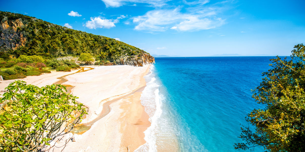 Pour rejoindre la plage de Ngjipe 