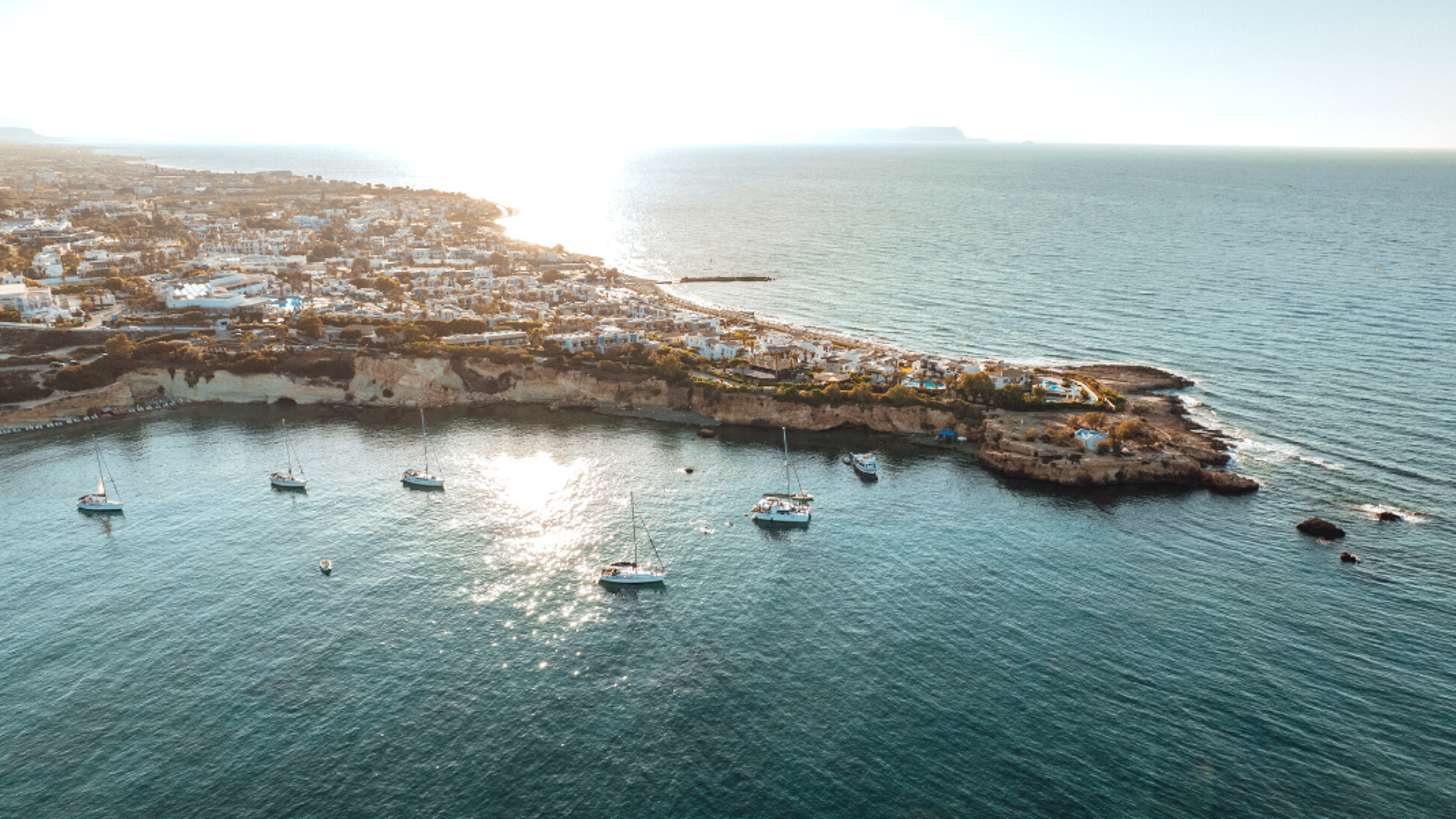 Posez vos valises à Chersonissos, au nord de l'île