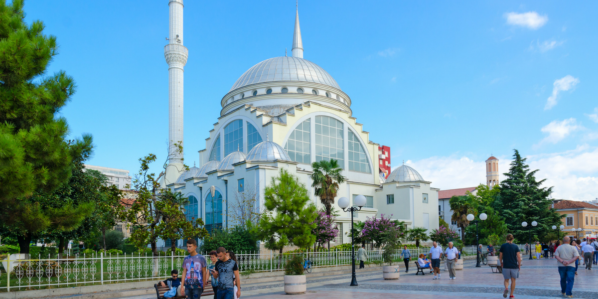 ... avant d’arpenter la ville